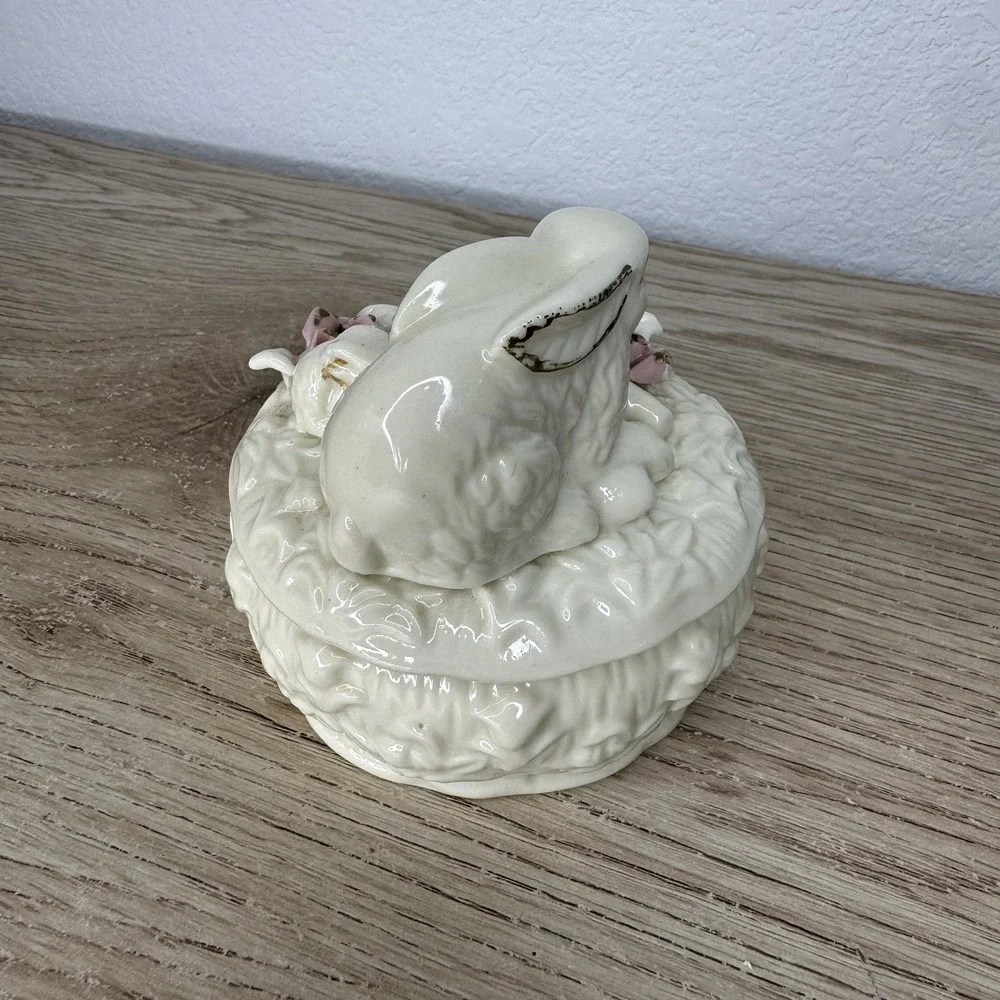Vintage 2000 Rabbit & Bunnies Ceramic Trinket Box Mothers Day Easter Spring CHIP